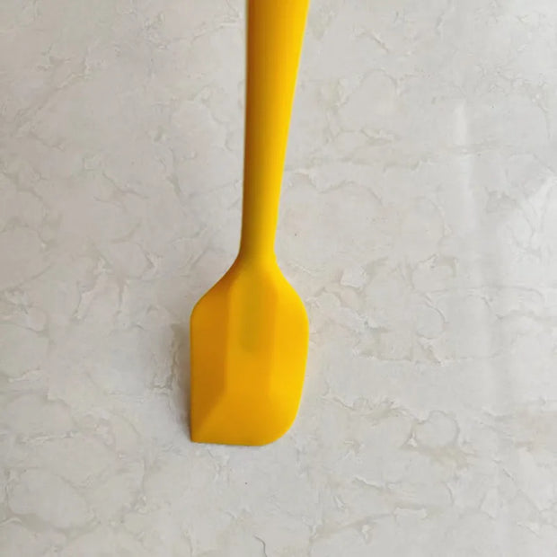 Silicone Pastry Scraper – Heat Resistant, Food-Grade with Steel Core